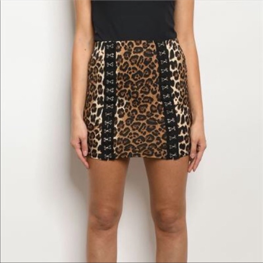 🆕 Super hot! Leopard Print Mini Skirt - Picture 2 of 4
